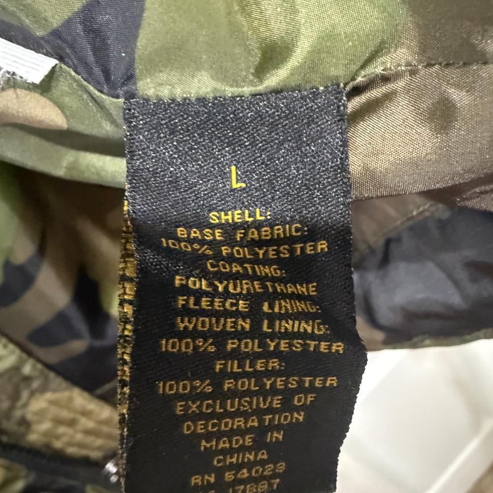 Old Navy Men's Camouflage Puffer Jacket - Olive/Khaki/Black - Picture 4 of 6